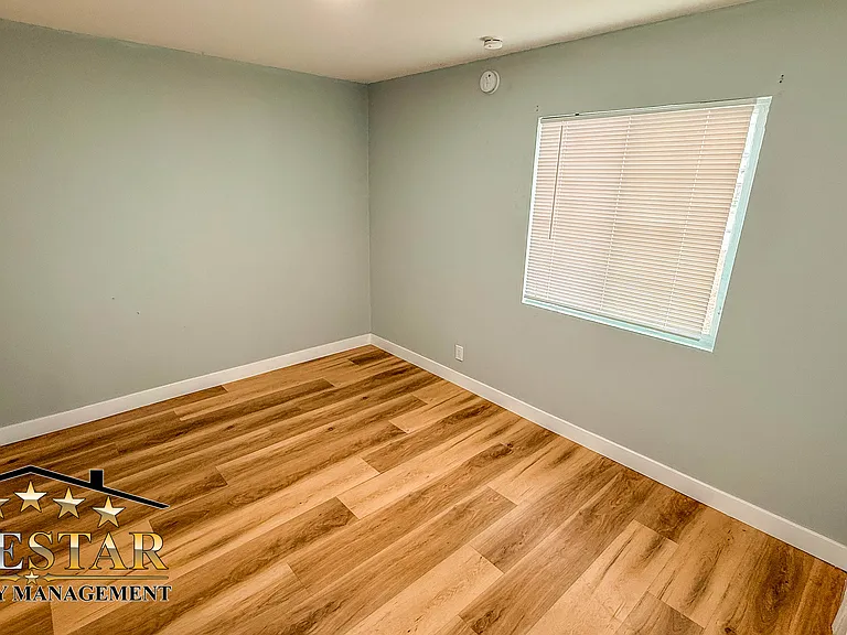2703 Center St — Photo 8