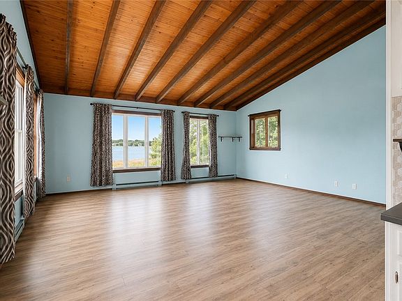 3rd image of 411 Peninsula Dr