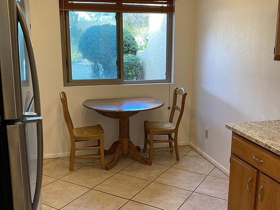 Eat-in kitchen, includes table/two chairs