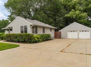 403 31st St NE, Rochester, MN 55906