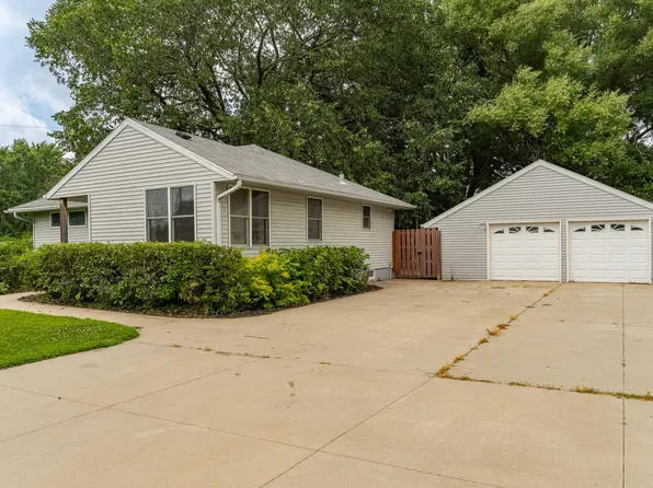 403 31st St NE, Rochester, MN 55906