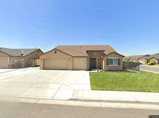 755 Lilac Lane, Dinuba, CA