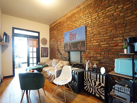 3rd image of 420 Melrose St #4A
