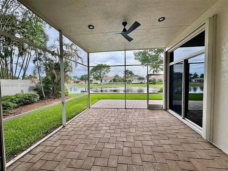 2525 Bay Pointe Ct — Photo 23