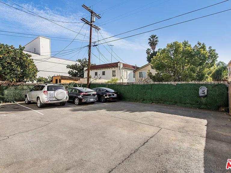 6110 De Longpre Ave #4 — Photo 17