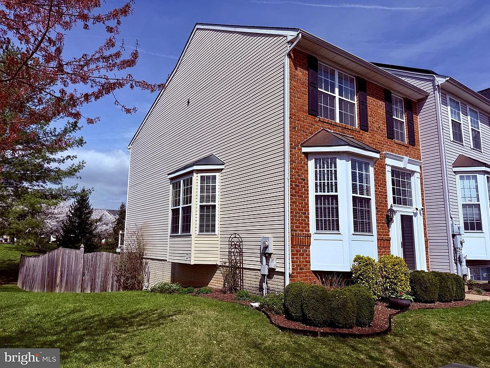 2nd image of 4840 Marsden Pl