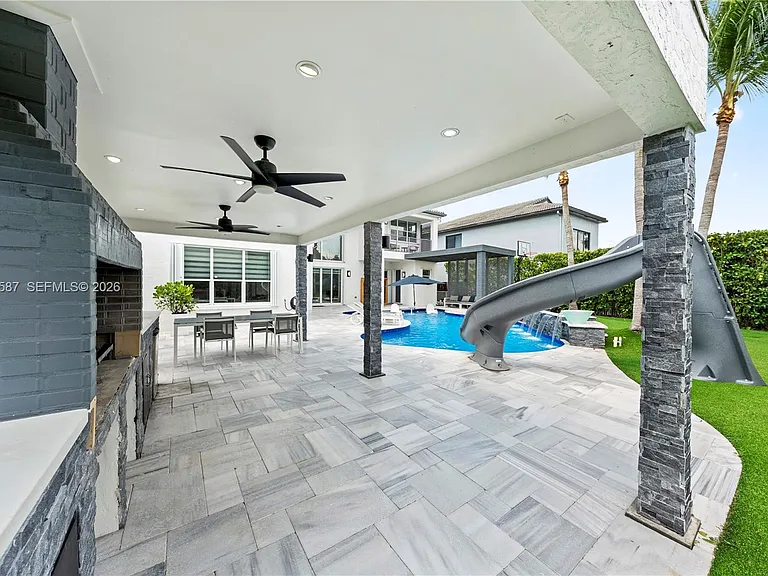 18742 SW 55th St — Photo 46