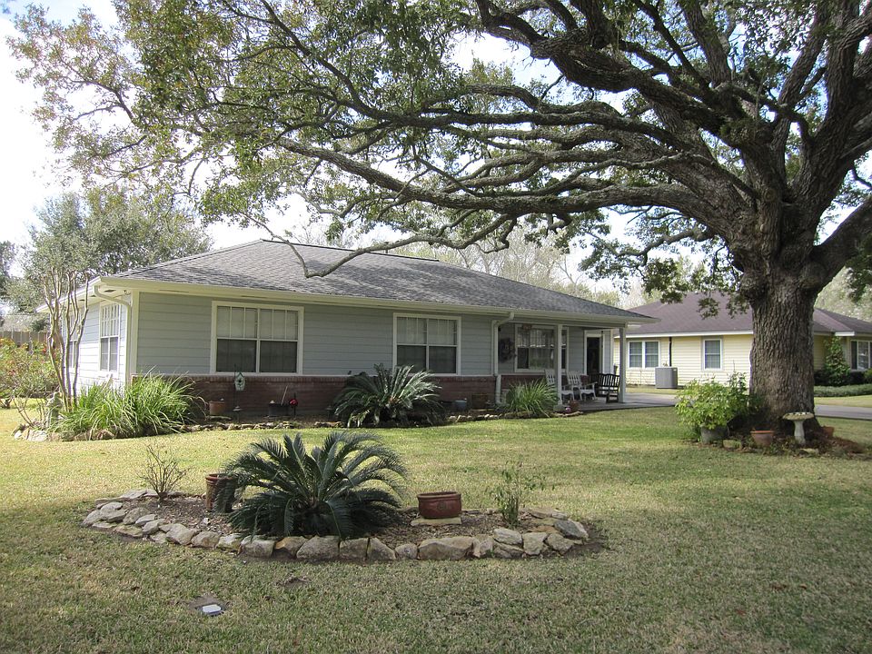 1st image of 2012 Hillcrest Dr