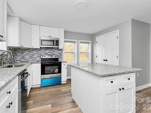 3rd image of 55 Dunn St