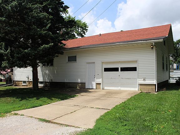 3rd image of 426 S Clinton St