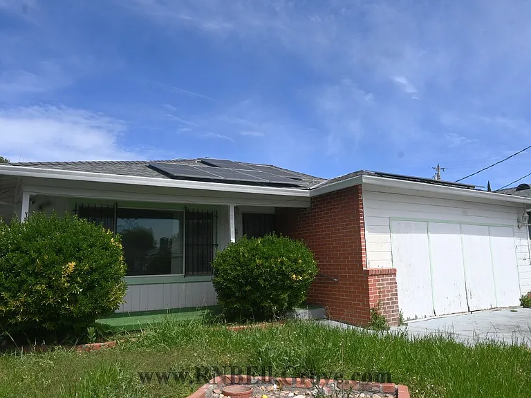 2271 E Church St — Photo 2