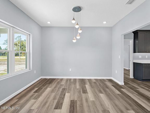 4th image of 334 HORSETAIL Avenue