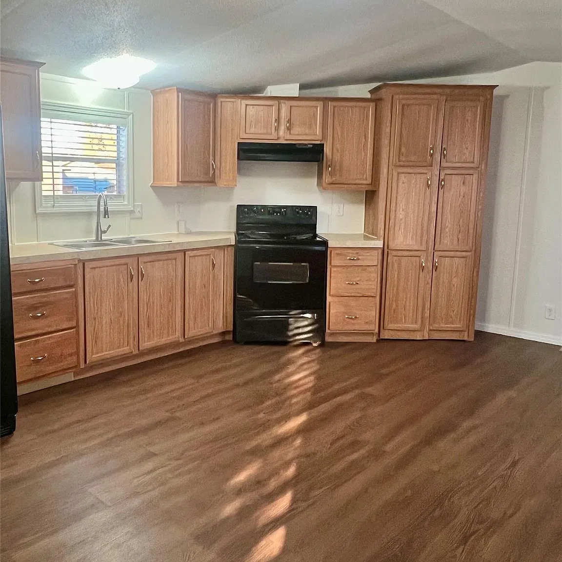3 bed, 2.0 bath, 1216 sqft, $1,350 — Photo 4