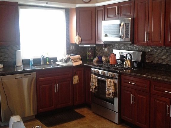 3rd image of 415 Armstrong Ave