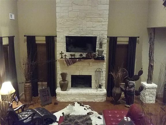 4th image of 330 W Brown St