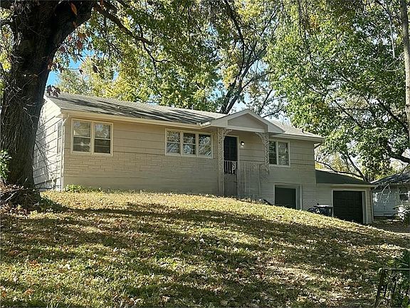 4th image of 715 NE 44th St