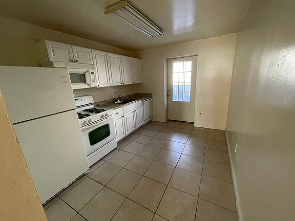 4th image of 1025 Bainbridge St #B