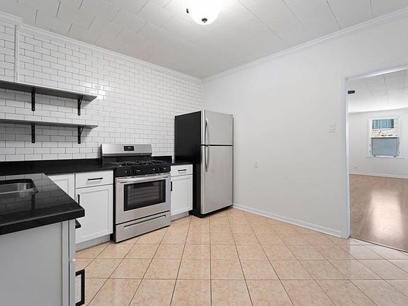 5th image of 3002 S Wells St #1-2