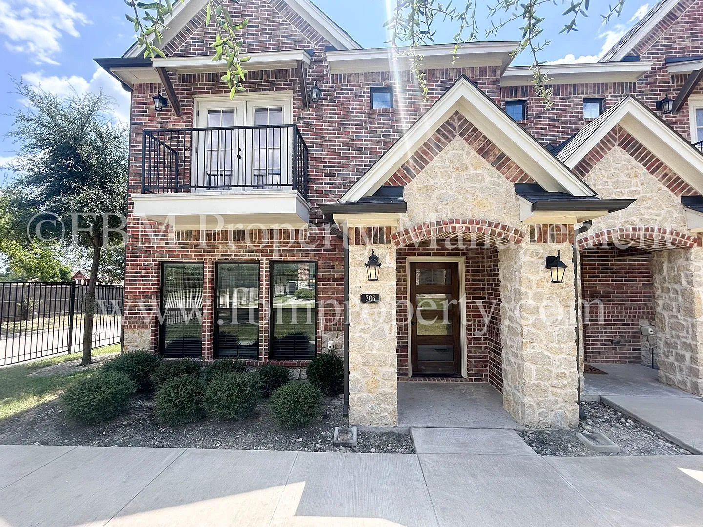 306 Brothers Blvd - Beautiful 3 Bedroom, 2.5 Bathroom Townhome in Red Oak, TX! — Photo 3