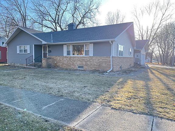 3rd image of 621 Cherry St