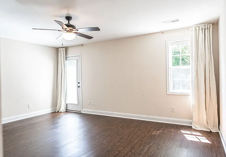 555 N Saylor St — Photo 19