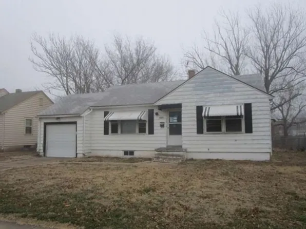 1720 Harding St, Wichita, KS 67208
