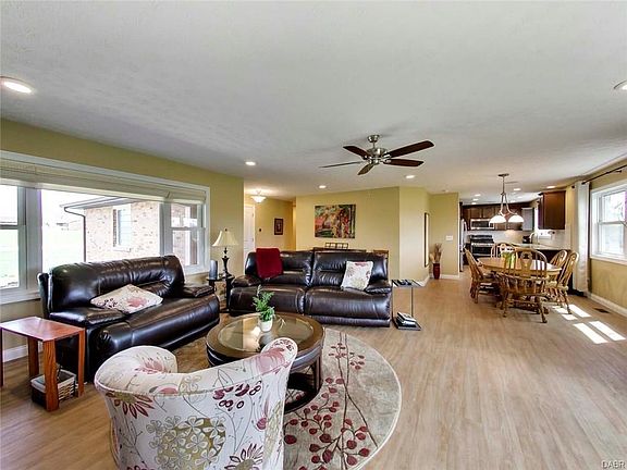 3rd image of 6483 Fairway Ct