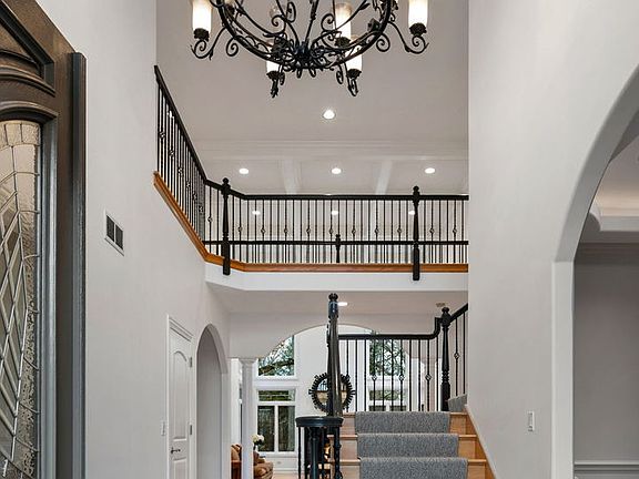 3rd image of 370 Briar Ln