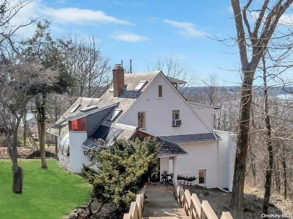 11 Buena Vista Road, Belle Terre, NY 11777