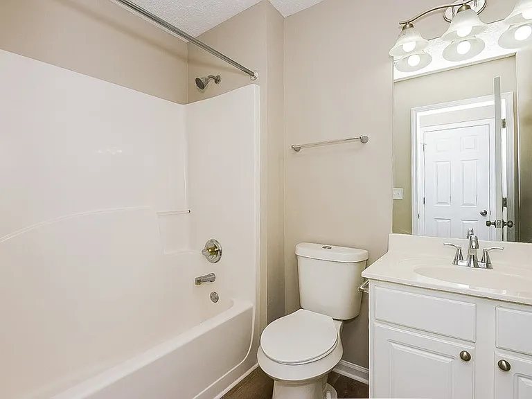 107 Chamberlyn Ln — Photo 16