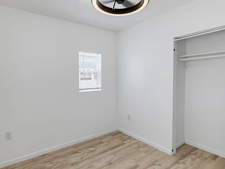 4222 Myrtle Ave — Photo 21
