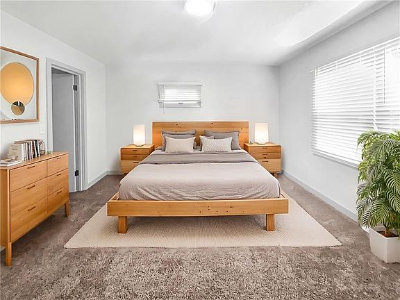4th image of 612 N Logan St