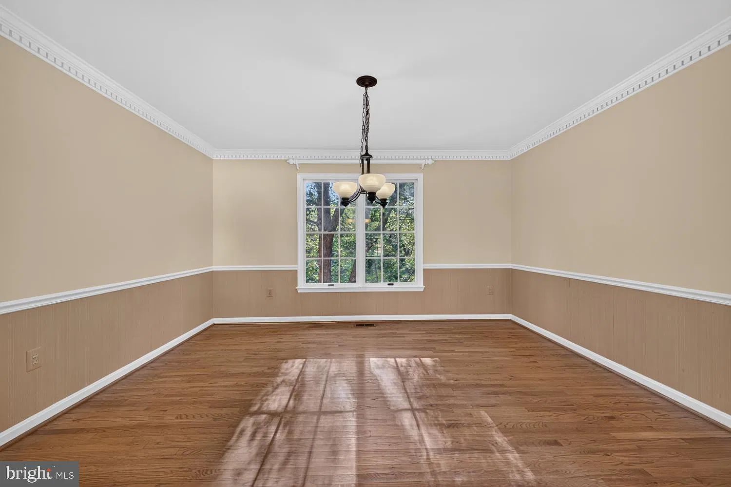 5 bed, 2.5 bath, 3449 sqft, $3,850 — Photo 2