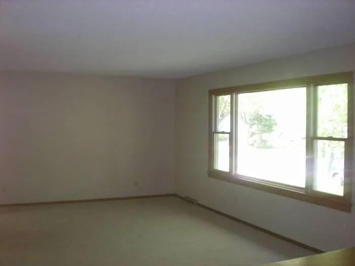 4 bed, 2046 sqft, $2,300 — Photo 3