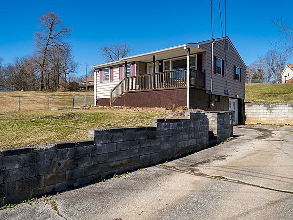 4th image of 2331 Catherine St