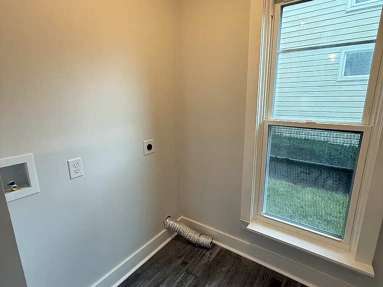 320 E Burd St #A — Photo 6