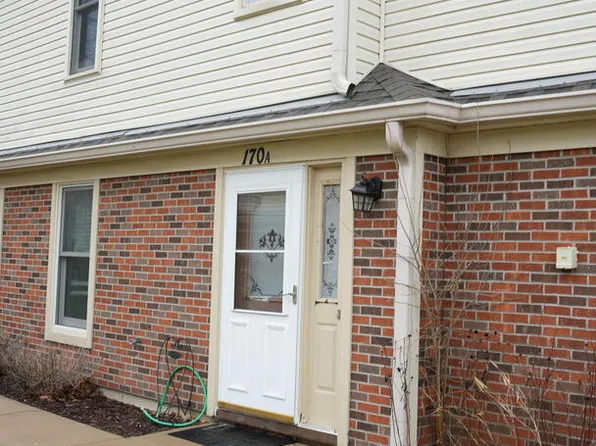 170 Inverness Ct #2, Elk Grove Village, IL 60007