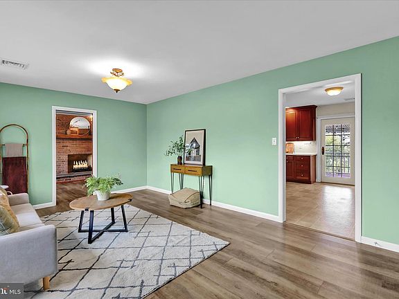5th image of 635 Jane Ave