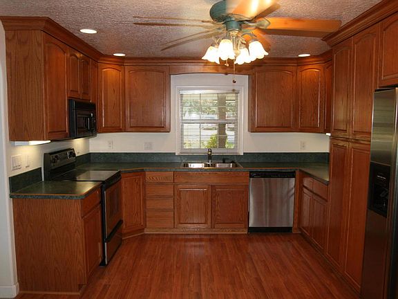 3rd image of 64 Fairglen Dr