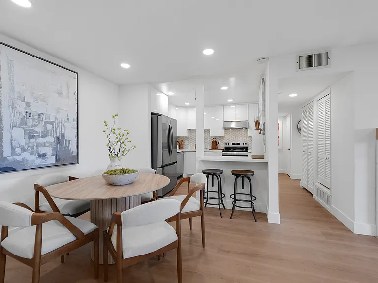 2111 Latham St #307 — Photo 35