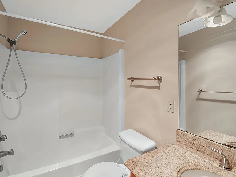 368 NW Columbia Dr — Photo 8