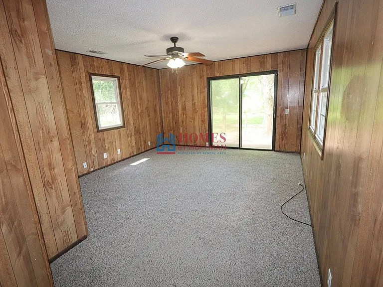 1713 Hawthorne Ave — Photo 14