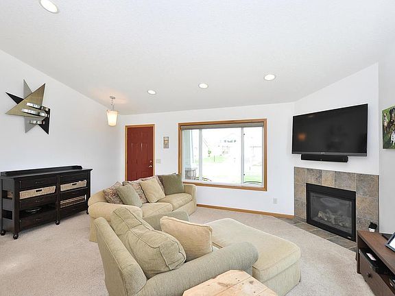 5th image of 970 Bur Oak Ln