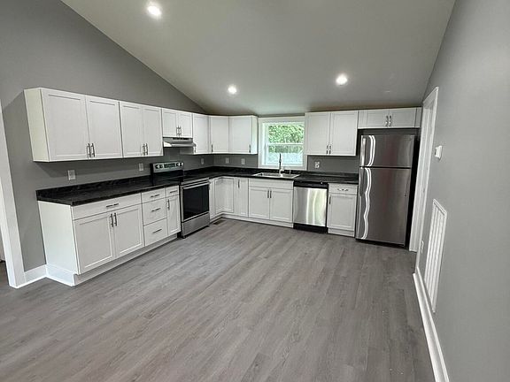 5th image of 338 Jefferson Ave