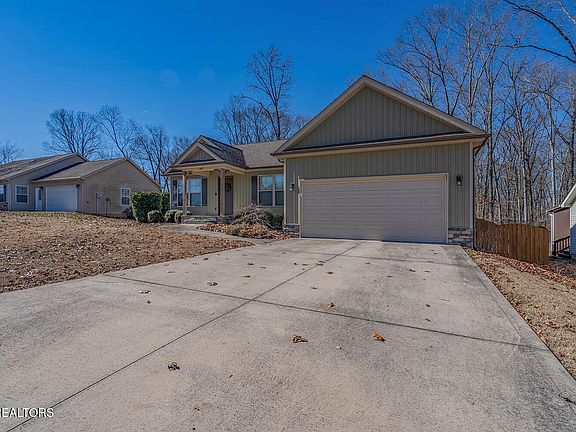 3rd image of 647 Coronado Crest Rd