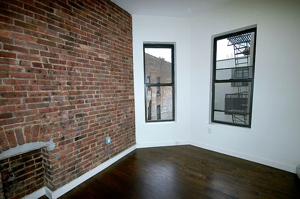 Rented by Realty Advisors Group | media 16