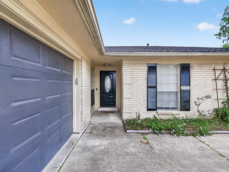 12818 Westella Dr — Photo 3