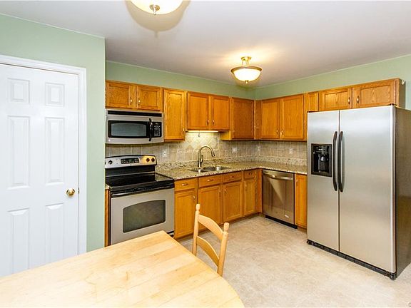 2nd image of 6814 Gatebridge Ct