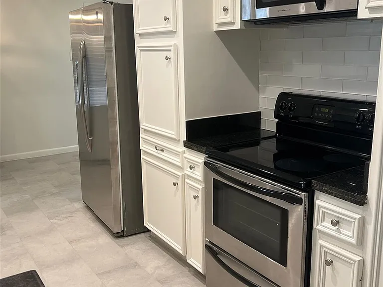 2911 Linkwood Dr — Photo 12