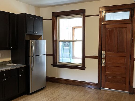 2nd image of 930 N Fairfield Ave #2